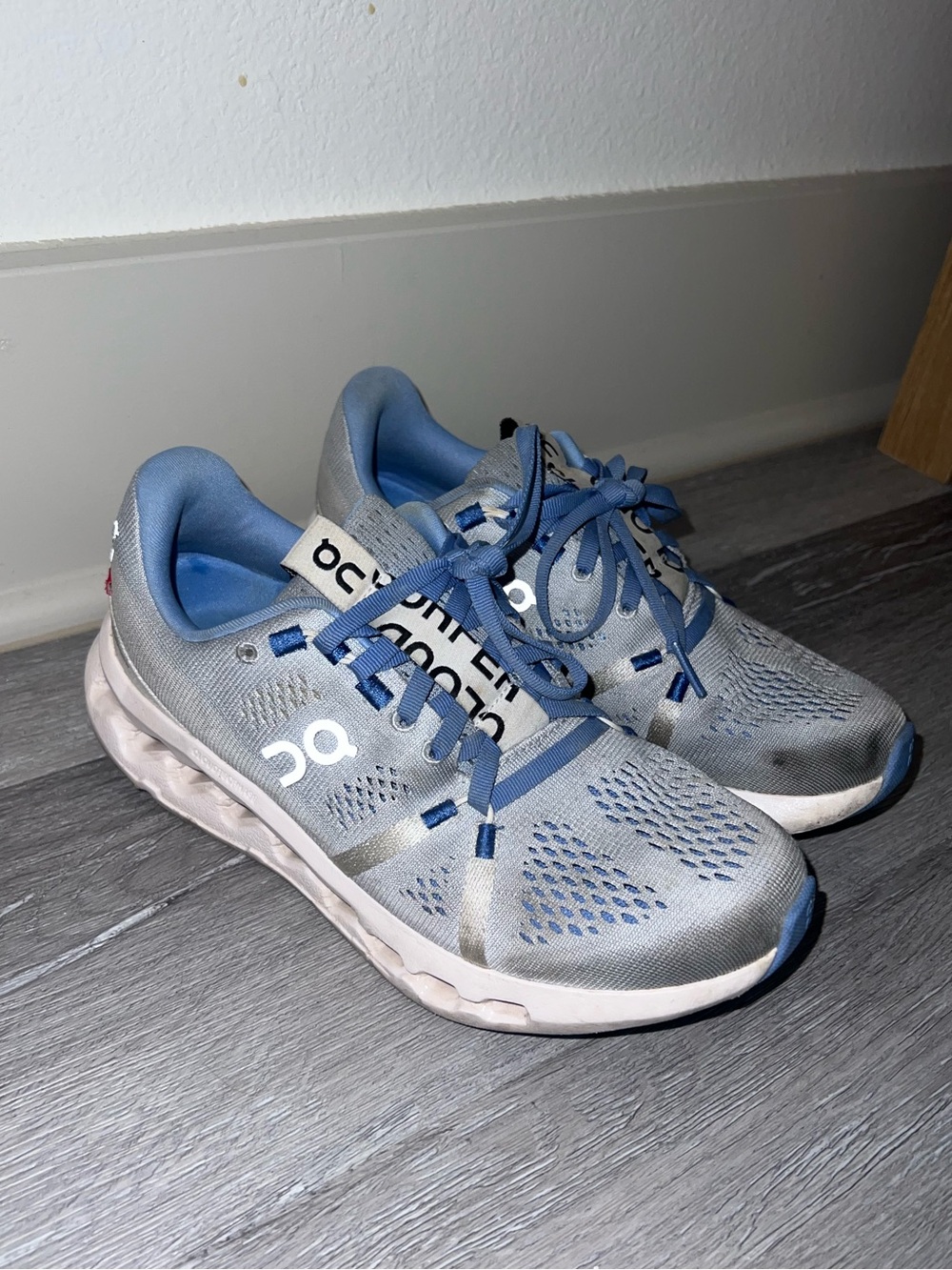 On Cloud Womens Cloudsurfer Running Shoes